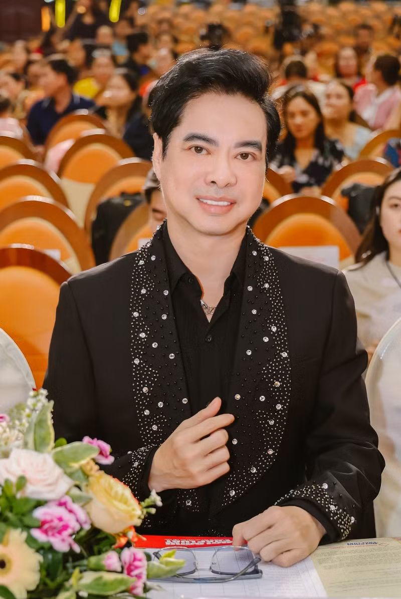 Danh ca Ngoc Son tiet lo ly do lam liveshow o chau Au-Hinh-2