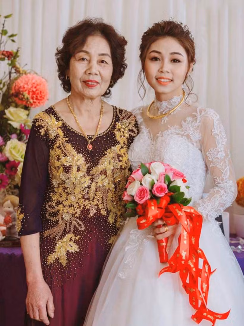 Gia đình ở Nghệ An có 8 con gái cùng theo ngành y, dược - Hình 4 Gia dinh o Nghe An co 8 con gai cung theo nganh y, duoc-Hinh-4
