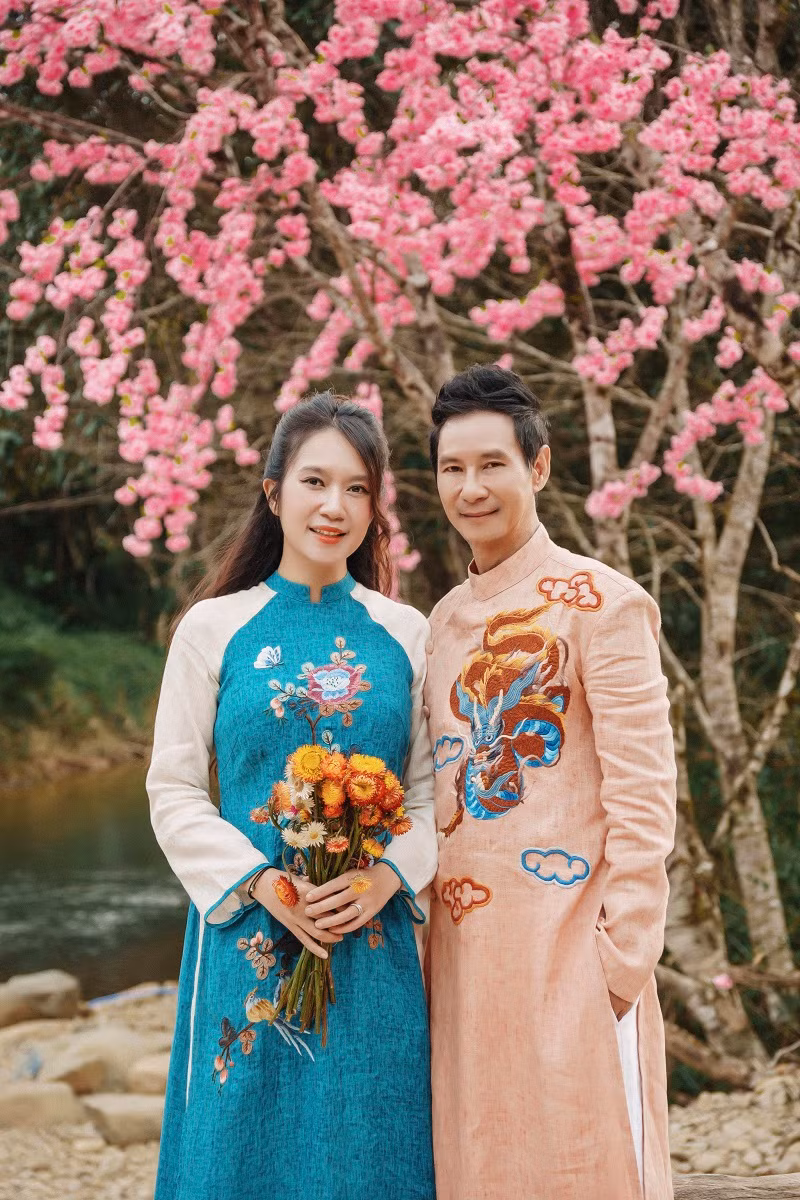 “Những năm trước phim quay xong trước Tết 1-2 tháng, nên Tết có thời gian đưa cả nhà đi du lịch. Nhưng năm nay phim bấm máy trễ nên Lý Hải sẽ dành phần lớn thời gian cho công việc", Lý Hải chia sẻ.