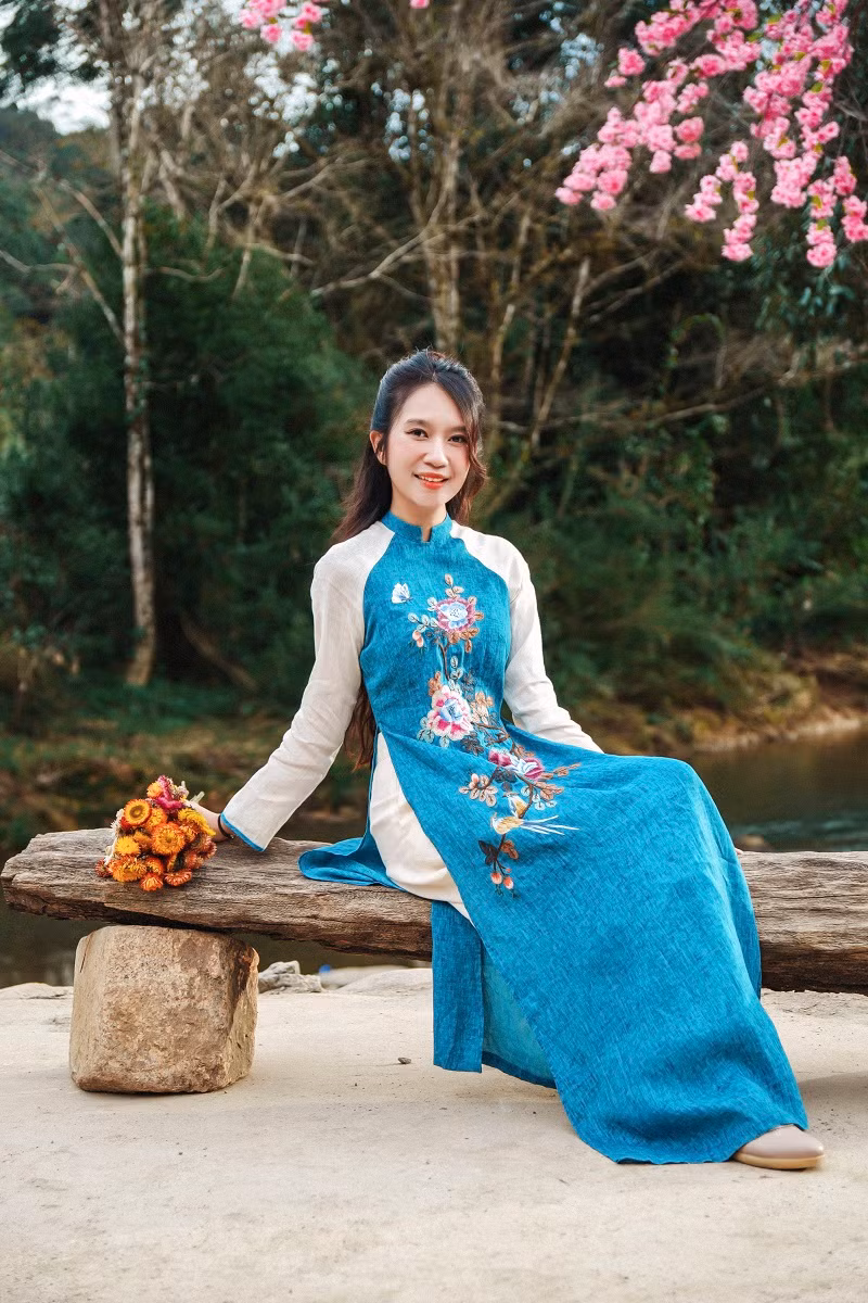 Vợ đạo diễn Lý Hải nền nã, thanh lịch trong bộ ảnh đón Tết.