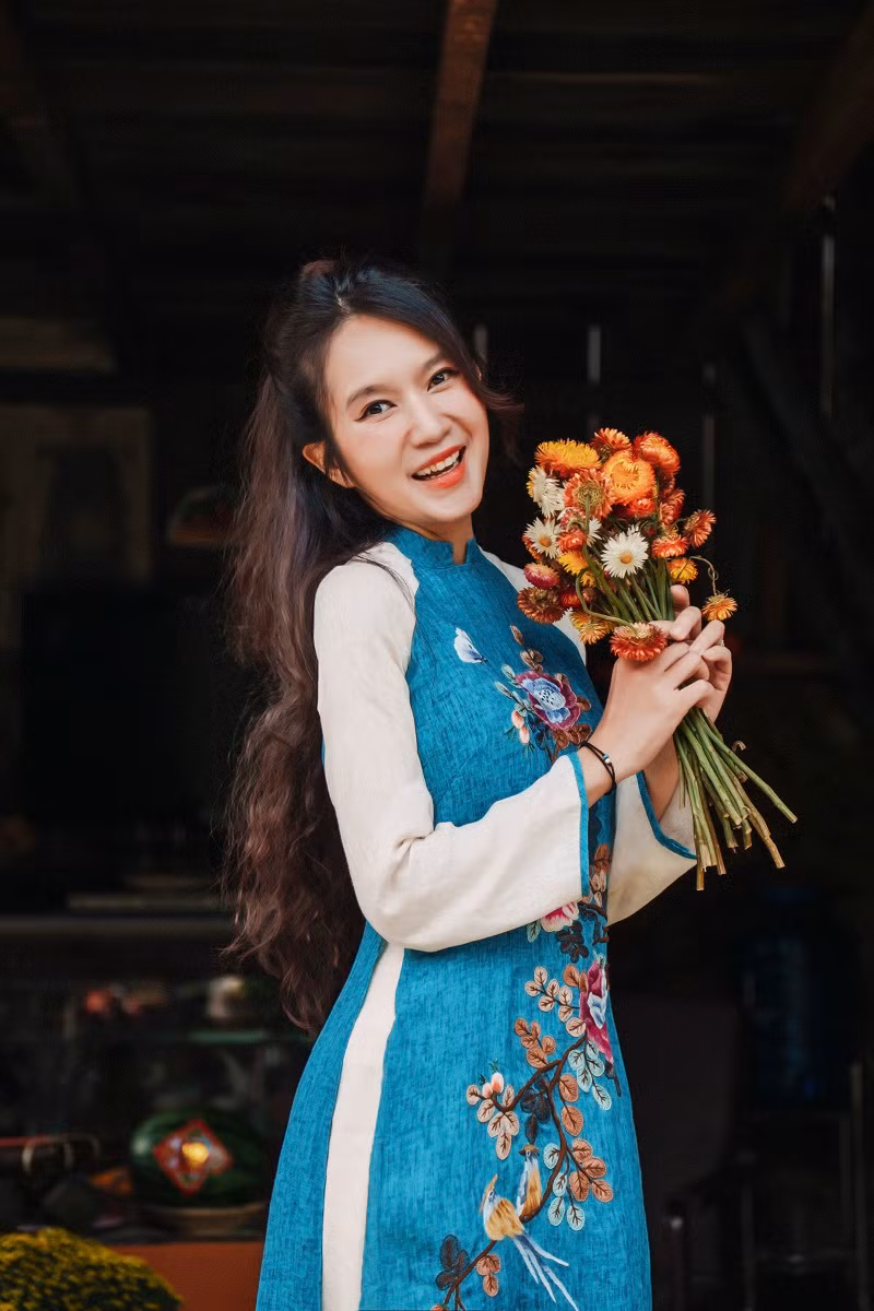 Minh Hà luôn đồng hành cùng chồng trong những công việc của đoàn phim.