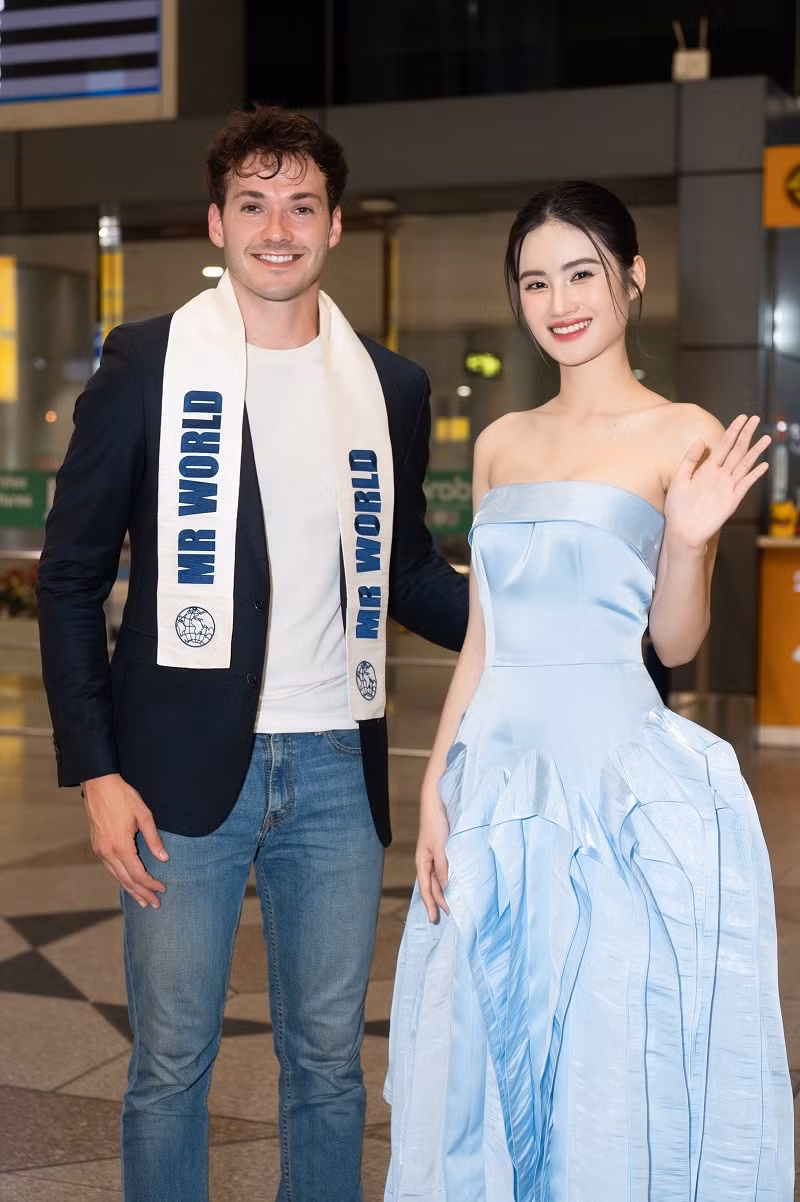Anh vô cùng thân thiện khi được Hoa hậu Ý Nhi cùng các thí sinh Mr World Vietnam 2024 đến đón tại sân bay.