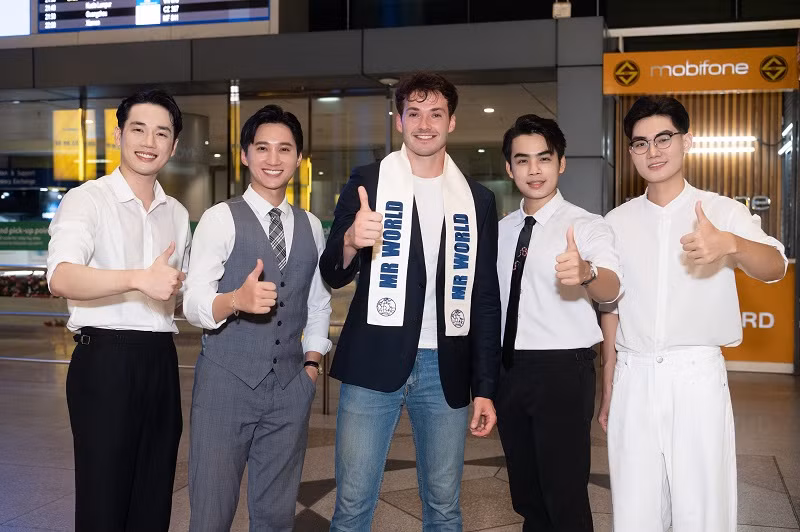 Đặc biệt, anh cũng chia sẻ thêm với các thí sinh Mr World Vietnam 2024: “Điều quan trọng nhất để tạo nên một nam vương là dự án nhân ái và những hoạt động thiện nguyện của mình”.