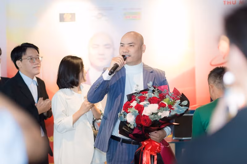 A Tuan tung ca khuc “The gioi de anh lo” cho ngay le tinh nhan-Hinh-2
