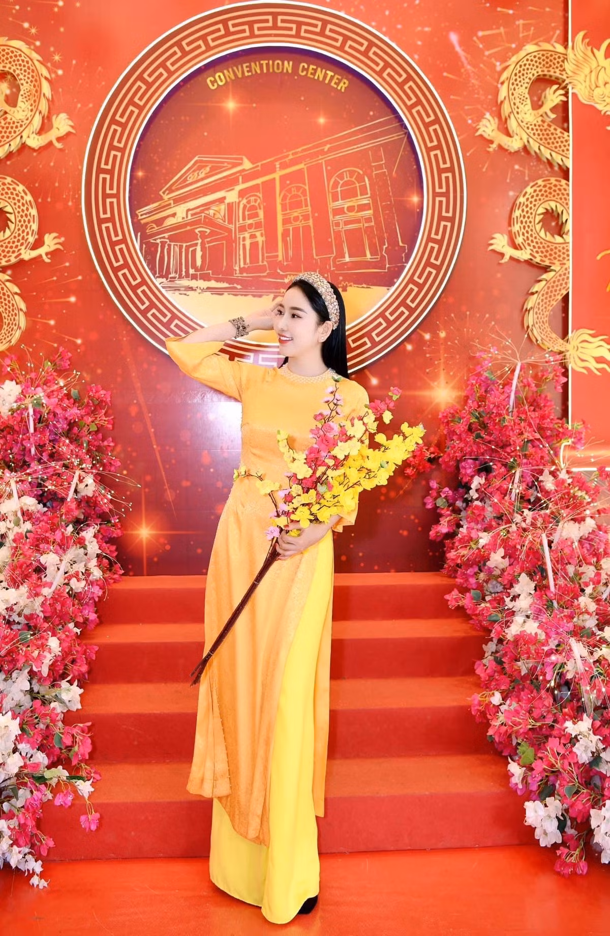 “Hành trình đó giúp tôi nhận ra vẫn còn rất nhiều những mảnh đời cơ cực và bản thân vẫn còn rất may mắn khi được sống đủ đầy hơn. Tôi hy vọng rằng việc làm của mình tuy nhỏ nhưng sẽ đóng góp, lan tỏa những thông điệp ý nghĩa đến cộng đồng, san sẻ phần nào khó khăn với người dân", Trịnh Thanh Hồng nói.