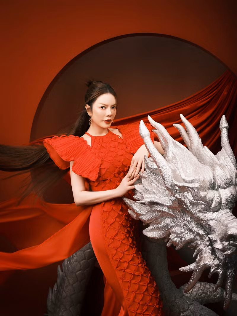 Ly Nha Ky kieu sa, xinh dep trong bo anh moi