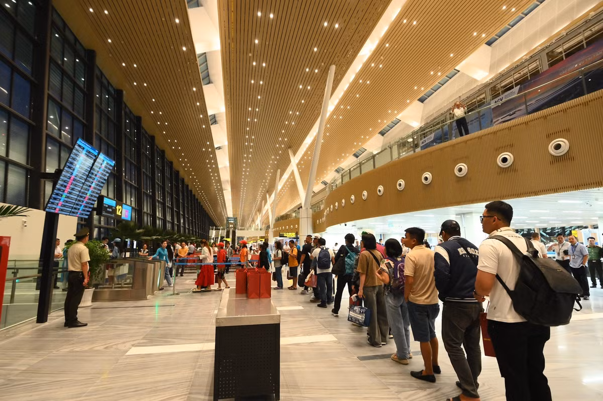 Nhà ga T3 sân bay Tân Sơn Nhất bị dột: Liên danh 6 nhà thầu nào thi công? - Hình 2 Nha ga T3 san bay Tan Son Nhat bi dot: Lien danh 6 nha thau nao thi cong?-Hinh-2