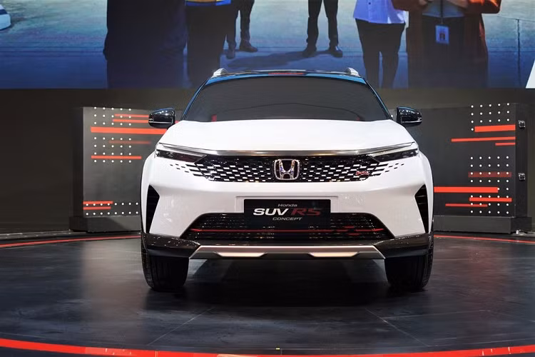 Nếu những con số trên là chính xác thì Honda SUV RS sẽ có giá khá cạnh tranh với 2 đối thủ Toyota Raize và Kia Sonet. Hiện Toyota Raize có giá dao động từ 150 - 203 triệu Rupiah (235,5 - 319 triệu đồng) tại thị trường Indonesia. Trong khi đó, con số tương ứng của Kia Sonet là 178 - 194 triệu Rupiah (279 - 304,5 triệu đồng). Như vậy, bản cao cấp nhất của Honda SUV RS 2023 giá rẻ hơn cả 2 đối thủ.