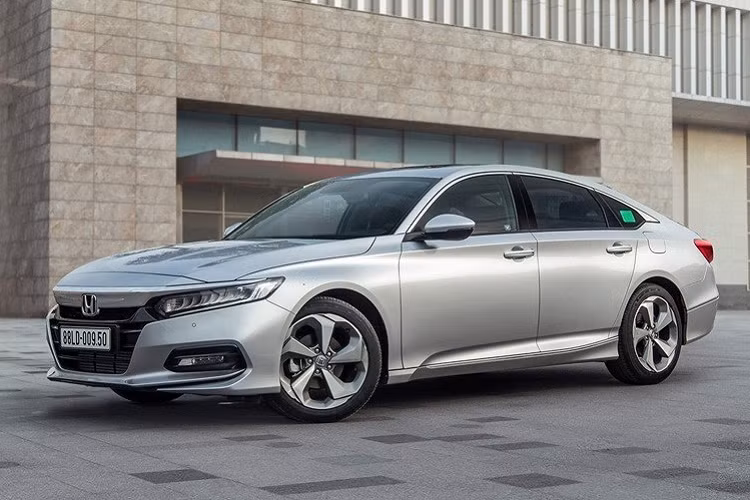 Toyota Camry len dinh phan khuc sedan hang D cuoi nam 2021-Hinh-7