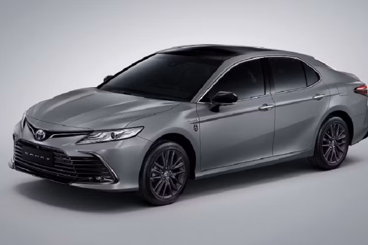 Hiện hãng Toyota chưa công bố số lượng sản xuất của phiên bản đặc biệt này. Chỉ biết rằng, mỗi showroom của Toyota tại Thái Lan sẽ có đúng 1 chiếc Camry 60th Anniversary 2022 dán đề-can màu xám đặc biệt hơn.