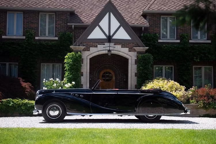 Sau 3 tháng, chiếc xế cổ này tiếp tục được bán đấu giá trên trang Hemmings với giá xe Delahaye 180 Cabriolet Limousine Convertible đề nghị tăng 44 lần, lên đến 14 triệu USD (khoảng 336,7 tỷ đồng). Tính đến thời điểm hiện tại, mức giá cao nhất được trả cho xe là 7,5 triệu USD (180,3 tỷ đồng).