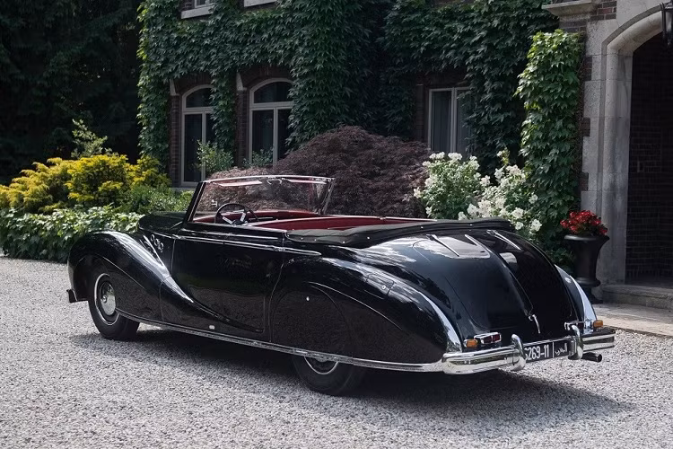 Có thể nói, chiếc Delahaye 180 Cabriolet Limousine Convertible 1950 này có lý lịch rất đặc biệt nên sở hữu giá cao cũng không lạ.