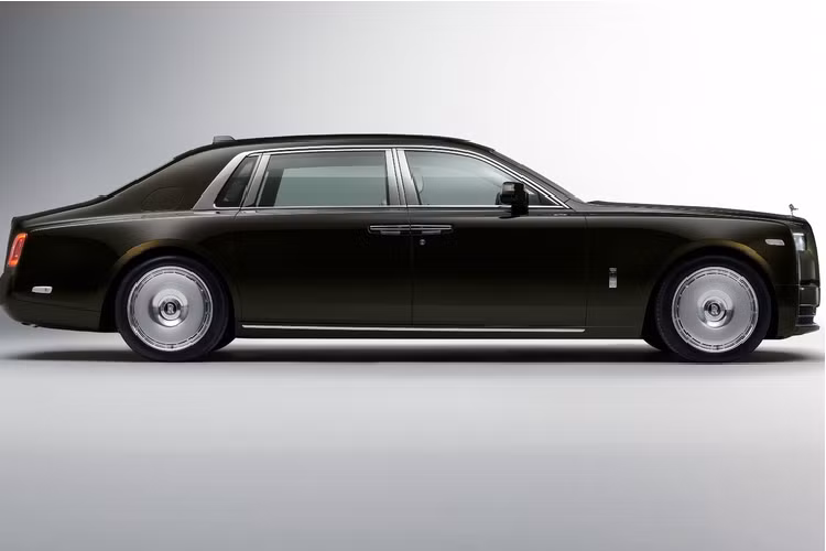 Để thử xem mâm xe Rolls-Royce Phantom 2023 có hợp trên các dòng sản phẩm còn lại của hãng xe sang Anh quốc hay không, nghệ sỹ Thanos Pappas đã tạo ra những bản dựng kỹ thuật số trong bài viết này.