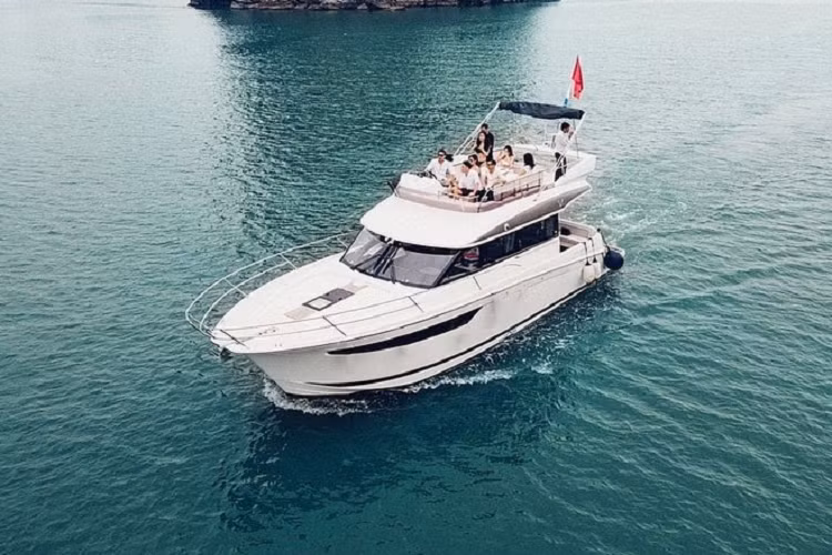 Ngoài chiếc siêu du thuyền FLC Albatross, còn 2 chiếc xe siêu sang Rolls-Royce khác cũng liên quan đến cựu Chủ tịch FLC sẽ sớm được mang ra đấu giá vào thời gian tới.