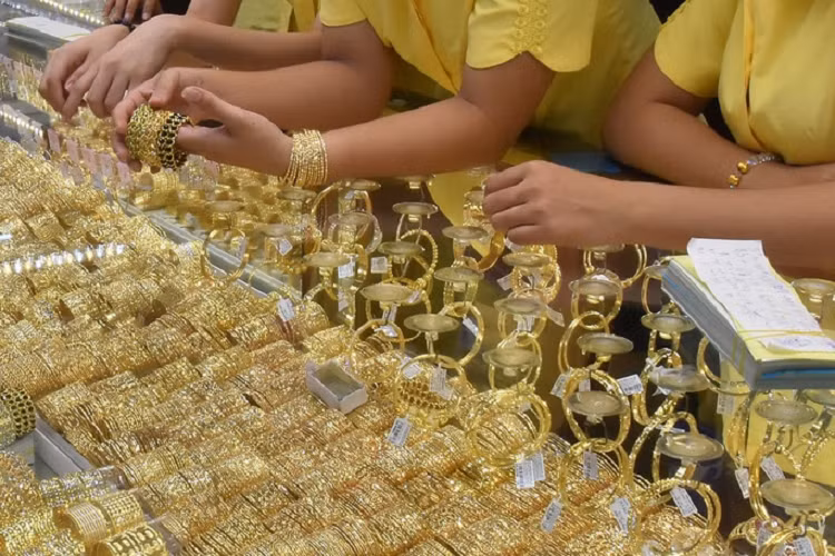 Gia vang hom nay 27-4: Tang tro lai du USD con duy tri suc manh