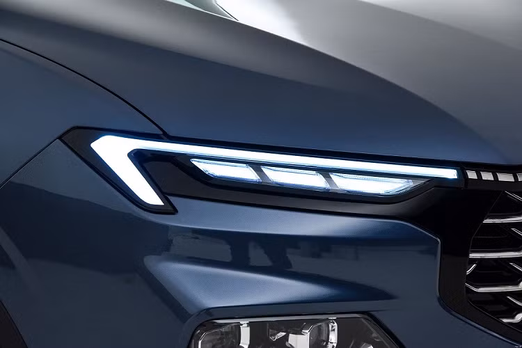 Như thông tin đã đưa, Ford Equator Sport 2022 mới là mẫu xe được định vị trong phân khúc SUV hạng C. Xe sở hữu chiều dài 4.630 mm, chiều rộng 1.935 mm, chiều cao 1.706 mm và chiều dài cơ sở 2.726 mm. So với các đối thủ cùng phân khúc như Honda CR-V, mẫu xe này sở hữu chiều dài cơ sở nhỉnh hơn.