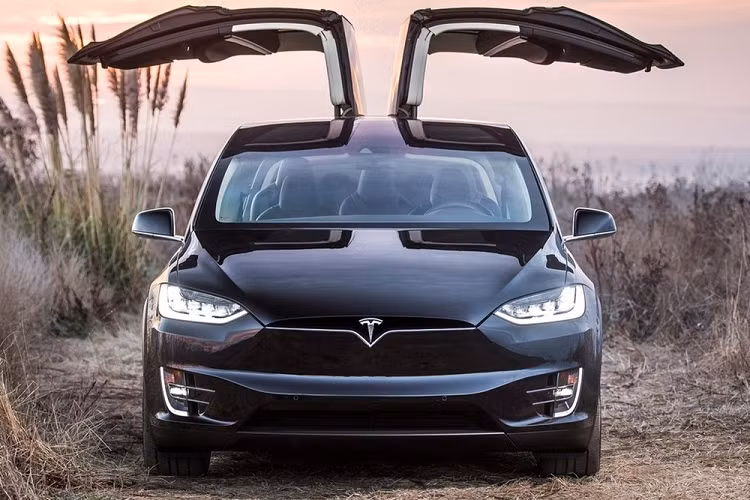 Tesla trieu hoi hon 80.000 xe dinh loi nguy hiem tai Trung Quoc