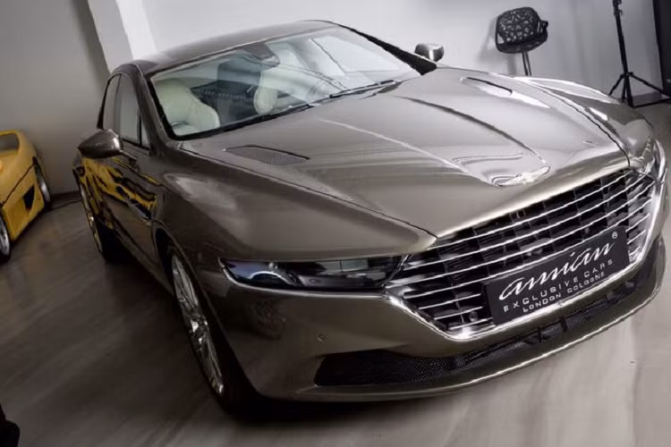 Như vậy, trong số 120 chiếc xe siêu sang Aston Martin Lagonda Taraf được hãng xe Anh quốc sản xuất và toàn bộ đều tìm thấy khách hàng ngay sau đó đã có 1 chiếc được mang về Malaysia theo đơn đặt hàng của Hoàng tử Tunku Idris Iskandar Ismail.