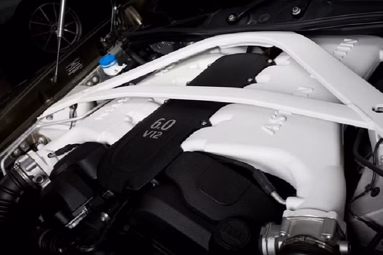 Aston Martin Lagonda Taraf cũng là chiếc xe hiếm hoi được Tunku Idris Iskandar Ismai ghi tên nội dung trong các bức ảnh của mình, điều này cho thấy Hoàng tử bang Johor rất yêu thích các xe sang hay bản giới hạn như Aston Martin Lagonda Taraf.