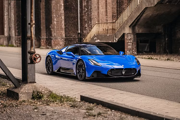 Sieu xe Maserati MC20 do ong xa ma vang va mam lon tuyet dep
