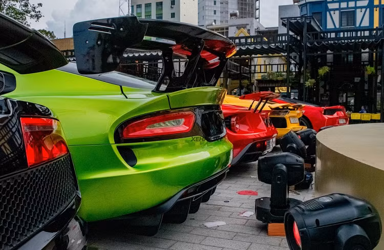 Với thông số trên, Dodge SRT Viper ACR dễ dàng tăng tốc từ vị trí xuất phát lên 100km/h chỉ trong thời gian 3,4giây trước khi đạt tốc độ tối đa 332 km/h.