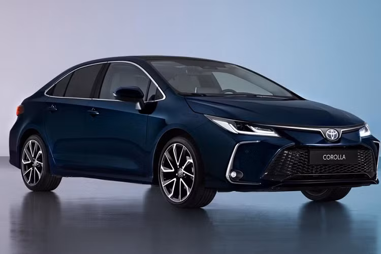 Cách đây không lâu, hãng Toyota đã tung ra phiên bản nâng cấp nhẹ của dòng xe Corolla ở thị trường Mỹ. Đến nay, hãng lại tiếp tục giới thiệu Toyota Corolla 2023 mới ở thị trường châu Âu. Khác với xe ở Mỹ, Toyota Corolla dành cho thị trường châu Âu sở hữu thiết kế ngoại thất khá giống Corolla Altis đang bán ở Việt Nam.