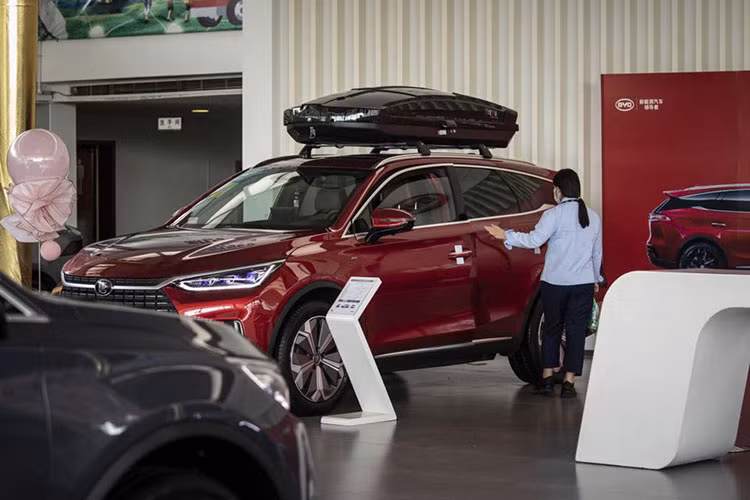 Nhiều nhà sản xuất xe điện cho biết tỷ suất lợi nhuận trong quý 2 năm 2022 giảm do chi phí pin cao hơn và phí vận chuyển xe cũng tăng. Họ kỳ vọng biên lợi nhuận sẽ khôi phục vào quý 3. Tuy nhiên, hầu hết các nhà sản xuất xe điện vẫn phải đối mặt với lợi nhuận không ổn định do sự chuyển dịch sản phẩm, sự cạnh tranh về giá và chi phí R&amp;D cao.