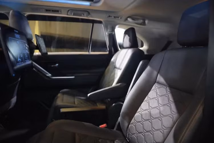 Toyota Innova 2023 thế hệ mới được trang bị 2 tùy chọn động cơ. Động cơ 2.0L hút khí tự nhiên vẫn giữ lại nhưng nâng cấp thế hệ Dynamic Force. Vì vậy công suất và mô-men xoắn tối đa nâng lên 171 mã lực và 205 Nm.