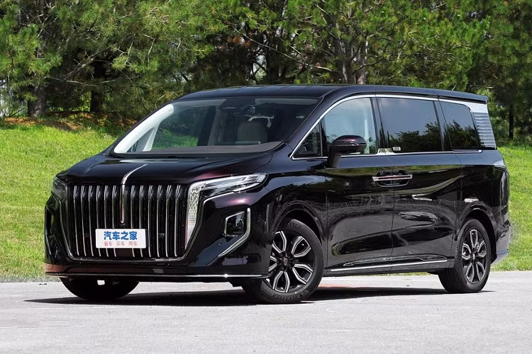 Vào hôm 10/8/2022 vừa qua, thương hiệu Hồng Kỳ (Hongqi) của Trung Quốc đã chính thức vén màn mẫu xe MPV đầu tiên của mình. Khác với tin đồn trước đó, mẫu MPV này sở hữu tên gọi chính thức là HQ9. Được định vị trong phân khúc MPV cỡ lớn, Hồng Kỳ HQ9 2023 mới là đối thủ cạnh tranh của Toyota Alphard, Denza D9, Voyah Dreamer và Buick GL8 Avenir ở thị trường Trung Quốc.