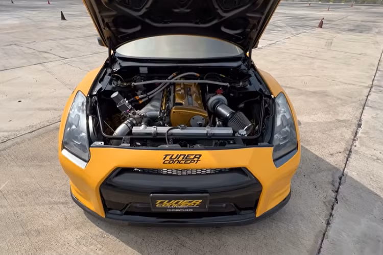 Frank đã có thể chế tạo chiếc xe trong video, mức giá xe Nissan GT-R R35 nhái này khoảng dưới 50.000 USD. Do vậy, mặc dù chiếc xe có thể không phải là hàng chính hãng, nhưng sự nhiệt tình của chủ sở hữu đối với việc lái xe và độ xe đã thừa bù đắp cho chuyện đó.