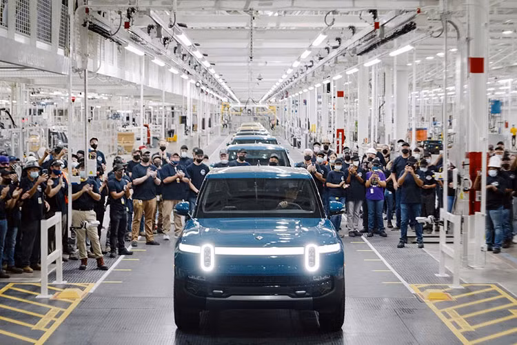 Rivian R1T 2022 moi - ban tai dien cua My co gi hay?