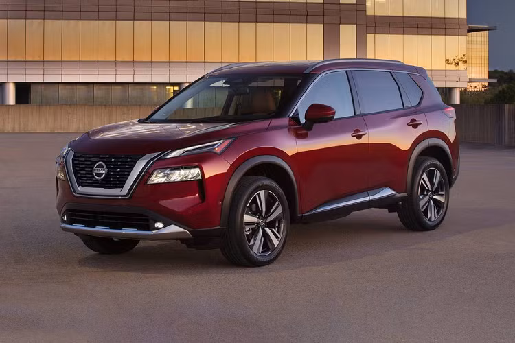  7. Nissan Rogue Ở phiên bản 2021, Nissan Rogue đã được thay đổi toàn diện từ thiết kế cho đến trang bị. Do đó, không có gì bất ngờ khi mẫu crossover cỡ C này lọt vào top 10 mẫu xe ôtô bán chạy nhất tại Mỹ trong năm 2021. Cụ thể, hãng Nissan đã bán được tổng cộng 285.602 chiếc Rogue cho người Mỹ, tăng 25,3%.