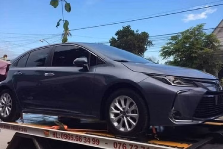 Đa số mọi người đều hết lời khen ngợi sự may mắn của chủ xe Toyota Corolla Altis đặc biệt với "bàn tay vàng trong làng bốc biển". Rất có thể anh sẽ sớm bán lại chiếc xe với giá bán cao hơn vài lần so với số tiền anh đã bỏ ra bởi vì có rất nhiều người săn mua xe ôtô có biển "ngũ quý 2".