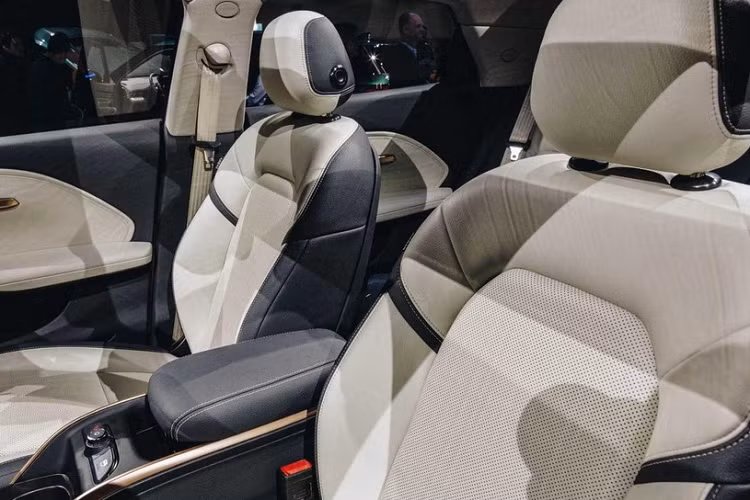 Trong khi Pininfarina thiết kế VF8 và VF9, Torino Design chịu trách nhiệm về các mẫu nhỏ hơn. Ước tính phạm vi hoặc tốc độ sạc lại chưa có sẵn.