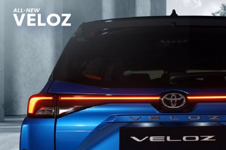 Cùng với bức ảnh về cabin của Veloz, Toyota cũng đăng tải những bức ảnh ngoại thất của chiếc MPV giá rẻ hoàn toàn mới này với nhiều nâng cấp.
