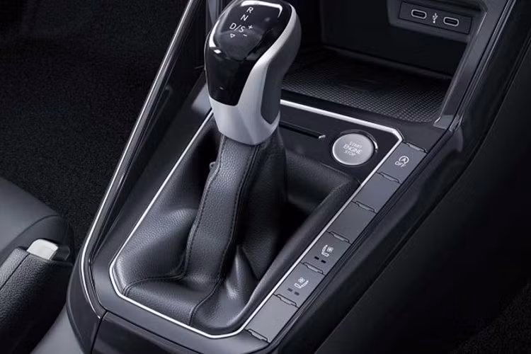 Tại thị trường Ấn Độ, Volkswagen Virtus 2022 có 2 tùy chọn động cơ. Đầu tiên là động cơ xăng 3 xi-lanh, dung tích 1.0L với công suất tối đa 115 mã lực và mô-men xoắn cực đại 175 Nm. Thứ hai là động cơ xăng 4 xi-lanh, dung tích 1.5L với công suất tối đa 150 mã lực và mô-men xoắn cực đại 250 Nm.