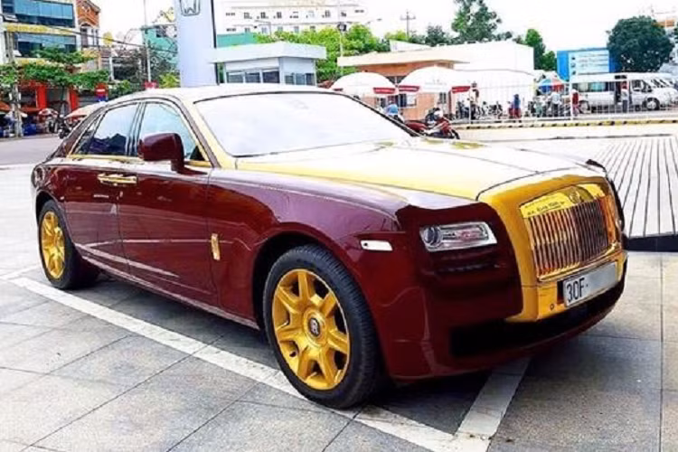 Ngân hàng TMCP Đầu tư và Phát triển Việt Nam (BIDV) chi nhánh Quy Nhơn vừa qua đã tiến hành thu giữ tài sản bảo đảm của Công ty cổ phần Xây dựng FLC Faros để xử lý nợ. Cụ thể, tài sản này là một ôtô con 5 chỗ hiệu Rolls-Royce Ghost của ông Trịnh Văn Quyết theo giấy chứng nhận đăng ký ôtô số 474115 do CA- Hà Nội cấp ngày 26/5/2018; biển số: 30F-187.88.