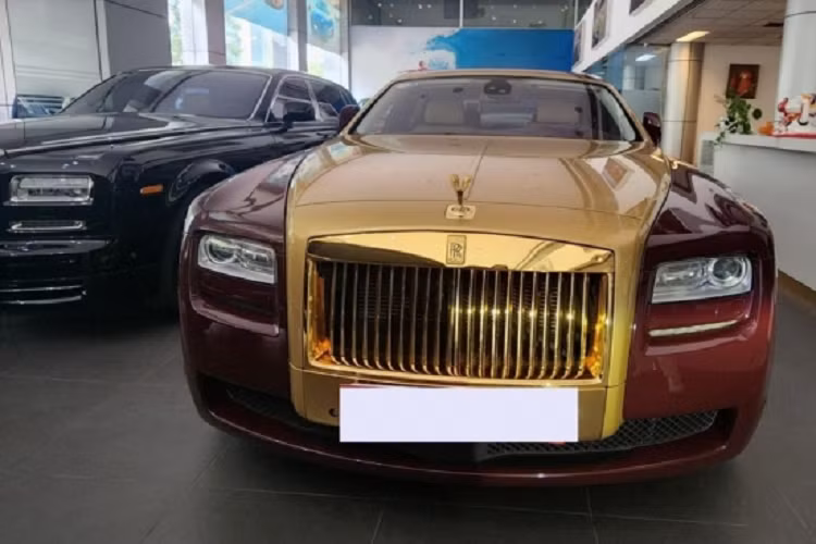 Được biết, ngân hàng sẽ thông báo thời gian bán hồ sơ và tiếp nhận hồ sơ. Khách hàng tham gia đấu giá phải nộp tiền đặt cọc trước. Đồng thời, khách hàng sẽ phải chịu khoản tiền mua hồ sơ và có thời gian xem tài sản đấu giá theo thông báo của ngân hàng.