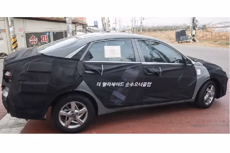 Với những nâng cấp kể trên, Hyundai Accent 2023 có thể sẽ tăng giá. Tại Việt Nam, mẫu sedan hạng B này hiện có giá dao động từ 426,1 - 542,1 triệu đồng.