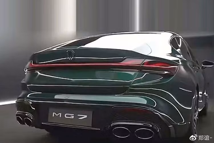 Trên thực tế, đây không phải là lần đầu tiên hãng MG dùng cái tên MG7 để đặt cho xe của mình. Trước đó, hãng MG từng bán MG7 thế hệ đầu tiên trong giai đoạn từ năm 2007 - 2013. Vào thời điểm đó, MG7 trên thực tế chính là phiên bản nâng cấp nhẹ của Rover 75, dựa trên khung sườn của BMW.