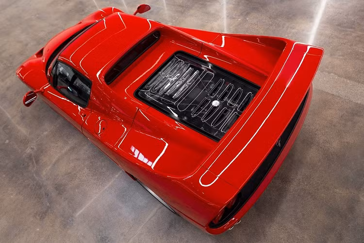 Có lẽ sẽ khó để tìm thấy chiếc Ferrari F50 nguyên bản thứ hai có số ODO thấp như thế này. Vì vậy, sẽ không có gì bất ngờ nếu xe được bán với giá cuối cùng còn cao hơn mức ước tính của công ty đấu giá RM Sotheby’s.