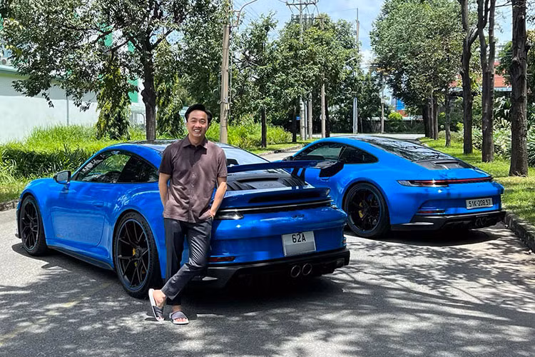 Được biết, chiếc Porsche 911 GT3 2022 của tay chơi siêu xe Cường Đô la được mang về nước theo diện nhập khẩu tư nhân. Hiện chưa rõ vị đại gia phố núi phải chi bao nhiêu tiền để sở hữu siêu phẩm này, nhưng có lẽ con số đó không dưới 16 tỷ đồng.