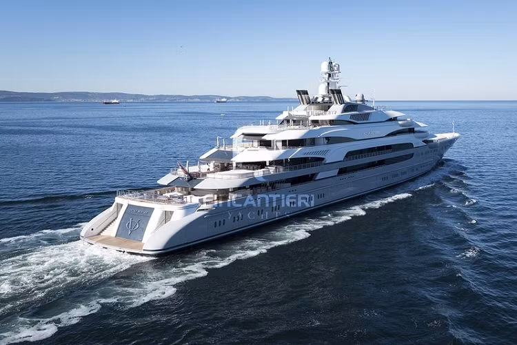 Ocean Victory là sự tinh tế thuần túy - nó được chuyển giao bởi xưởng đóng tàu danh tiếng của Ý, Fincantieri, với ngoại thất được hoàn thiện bởi Espen Oeino và nội thất làcủa Alberto Pinto, hai tên tuổi mang tính biểu tượng trong ngành chế tạo du thuyền.