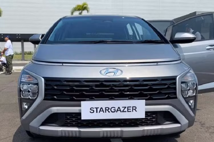 Kích thước dài x rộng x cao của Hyundai Stargazer là 4.460 x 1.780 x 1.695 mm, tương đương các đối thủ trong cùng phân khúc.