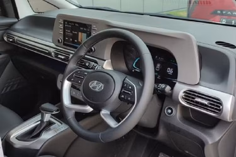 Hyundai Stargazer được chia sẻ cùng động cơ với Creta, đó là động cơ 4 xy-lanh 1.5L, công suất 115 mã lực tại 6.300 vòng/phút và mô-men xoắn 144 Nm tại 4.500 vòng/phút. Ảnh: Hafizh Gemilang.