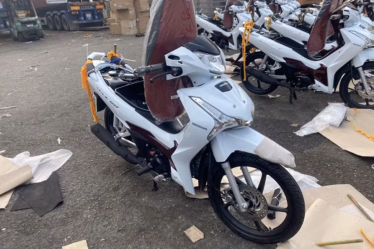 Hãng xe Honda bổ sung cho xe thêm hộc đồ trước, tăng thêm tính tiện dụng. Cốp xe dung tích lên đến 17 lít có thể để vừa mũ bảo hiểm fullface. Bình xăng dung tích 5,4 lít cho phạm vi hoạt động xa hơn.