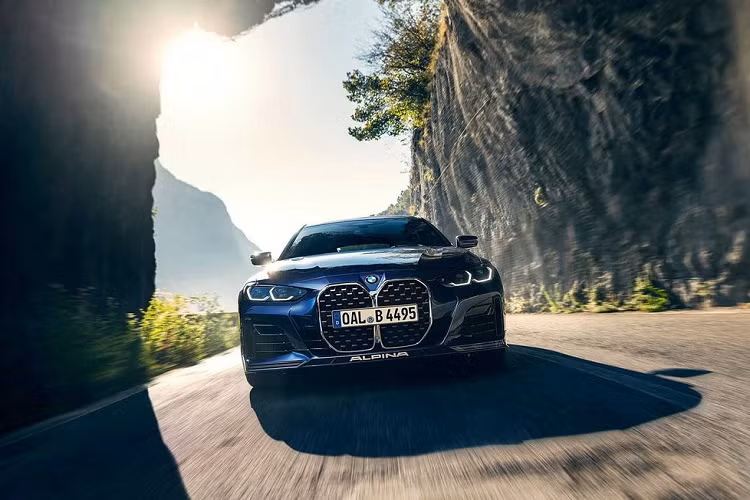 Alpina B4 Gran Coupe thể thao được xem là sản phẩm mới đầu tiên của hãng độ Alpina kể từ khi có thông tin BMW cuối cùng đã nắm toàn quyền kiểm soát hãng độ có trụ sở tại Buchloe.