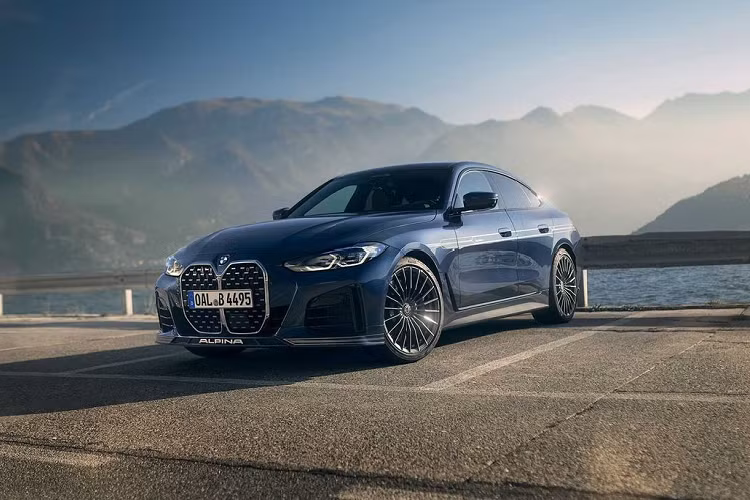 Vào tháng 4 năm ngoái, BMW đã nói rõ rằng họ không có ý định đưa phiên bản M của 4 Series Gran Coupe ra thị trường. Tuy nhiên gần đây, Alpina, hãng độ hiện thuộc sở hữu của nhà sản xuất ôtô xứ Bavaria, đã quyết định trình làng chiếc coupe 4 cửa mang tên Alpina B4 2022 mới được phát triển dựa trên mẫu xe BMW M4 Gran Coupe.