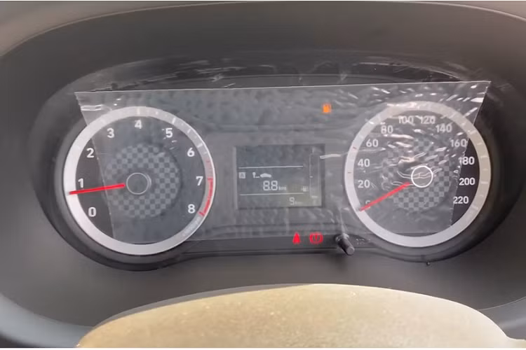 Trong vài tháng qua, doanh số của dòng xe cỡ nhỏ này có xu hướng giảm. Trong khi đó, Hyundai Santro - mẫu xe giá rẻ hơn Grand i10 Nios - đã bị "khai tử".