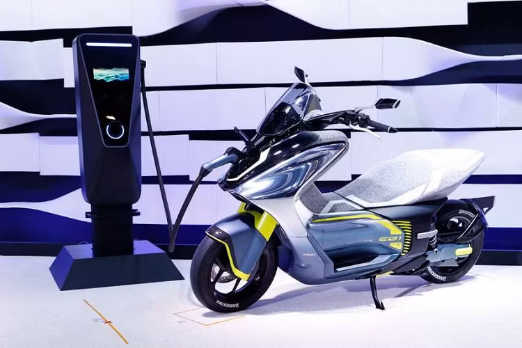 Tại triển lãm IIMS 2022 đang diễn ra tại Jakarta, Indonesia, Yamaha đã trưng bày mẫu concept xe điện Yamaha E01 2022 mới mà hãng vừa giới thiệu bên cạnh mẫu Yamaha Neo's tại Châu Âu cách đây không lâu.